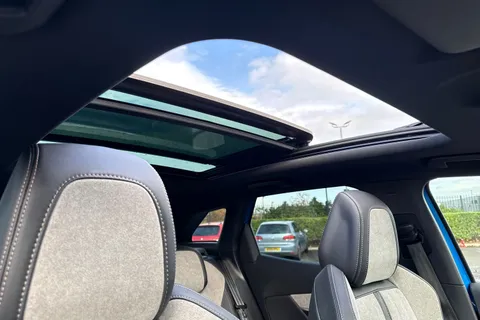 YD71UZF PEUGEOT 3008 1.6 13.2kWh GT e-EAT 4WD Euro 6 (s/s) 5dr Thumbnail #38