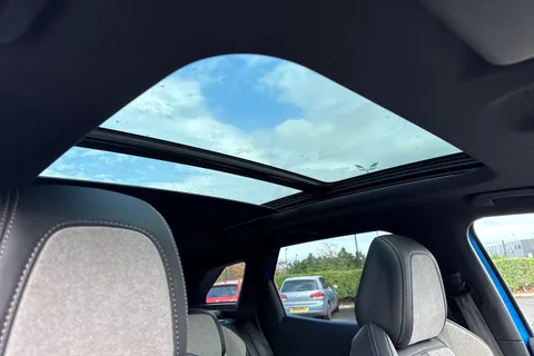 YD71UZF PEUGEOT 3008 1.6 13.2kWh GT e-EAT 4WD Euro 6 (s/s) 5dr Thumbnail #39