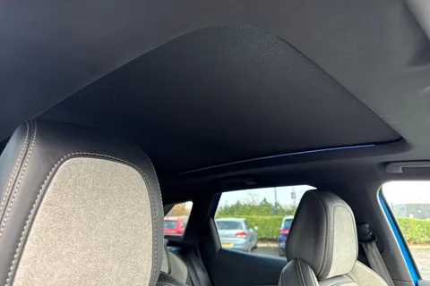 YD71UZF PEUGEOT 3008 1.6 13.2kWh GT e-EAT 4WD Euro 6 (s/s) 5dr Thumbnail #40