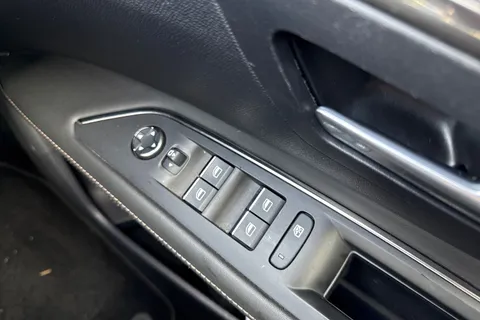 YD71UZF PEUGEOT 3008 1.6 13.2kWh GT e-EAT 4WD Euro 6 (s/s) 5dr Thumbnail #46