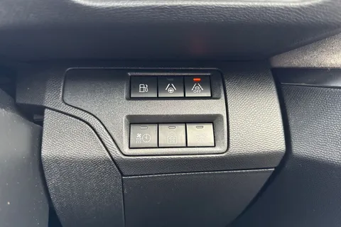 YD71UZF PEUGEOT 3008 1.6 13.2kWh GT e-EAT 4WD Euro 6 (s/s) 5dr Thumbnail #47