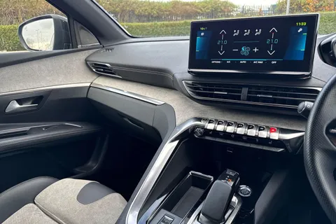 YD71UZF PEUGEOT 3008 1.6 13.2kWh GT e-EAT 4WD Euro 6 (s/s) 5dr Thumbnail #48