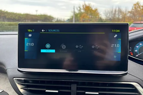 YD71UZF PEUGEOT 3008 1.6 13.2kWh GT e-EAT 4WD Euro 6 (s/s) 5dr Thumbnail #51