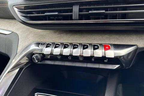 YD71UZF PEUGEOT 3008 1.6 13.2kWh GT e-EAT 4WD Euro 6 (s/s) 5dr Thumbnail #57