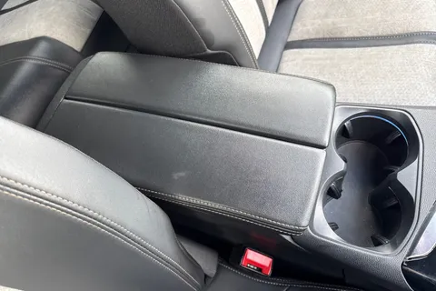 YD71UZF PEUGEOT 3008 1.6 13.2kWh GT e-EAT 4WD Euro 6 (s/s) 5dr Thumbnail #60