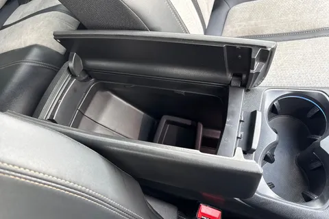 YD71UZF PEUGEOT 3008 1.6 13.2kWh GT e-EAT 4WD Euro 6 (s/s) 5dr Thumbnail #61