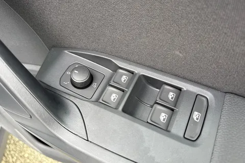 17 of 51 for SEAT ARONA 1.0 TSI 115 FR 5dr