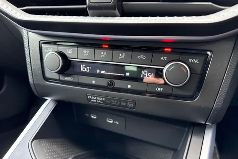 18 of 51 for SEAT ARONA 1.0 TSI 115 FR 5dr