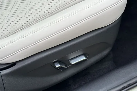 DG75WSX BYD ATTO 2 51.1kWh Boost Auto 5dr Thumbnail #42