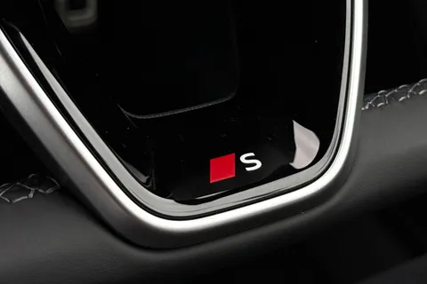  Audi A6 Avant 2.0 TDI Edition 1 S Tronic quattro Euro 6 (s/s) 5dr Thumbnail #47