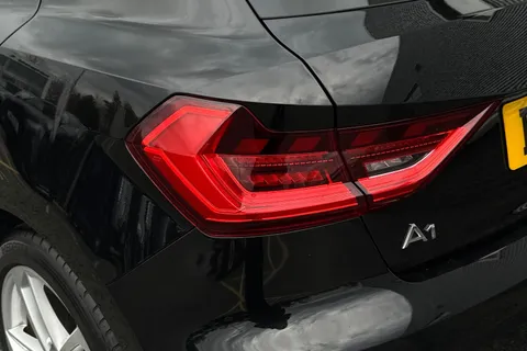 DS72EVK Audi A1 S line 30 TFSI 110 PS S tronic Thumbnail #8