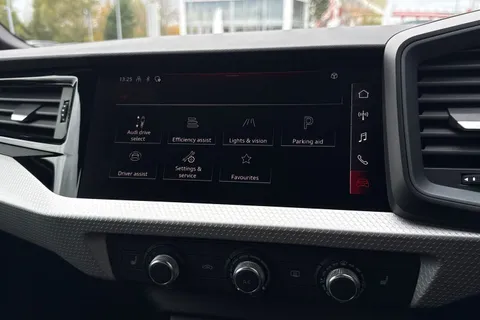 DS72EVK Audi A1 S line 30 TFSI 110 PS S tronic Thumbnail #28