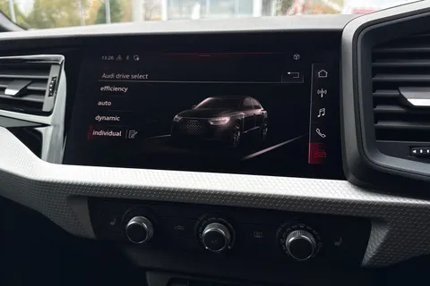 DS72EVK Audi A1 S line 30 TFSI 110 PS S tronic Thumbnail #32