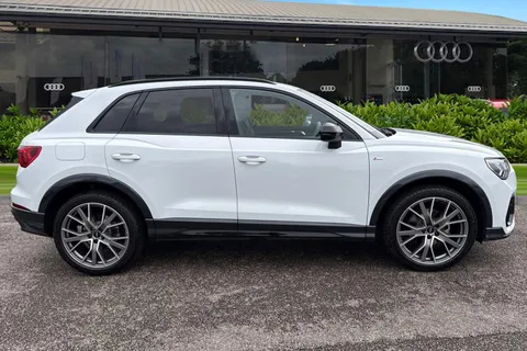 DF25CCE Audi Q3 Black Edition 35 TDI 150 PS S tronic Thumbnail #4