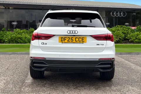 DF25CCE Audi Q3 Black Edition 35 TDI 150 PS S tronic Thumbnail #5