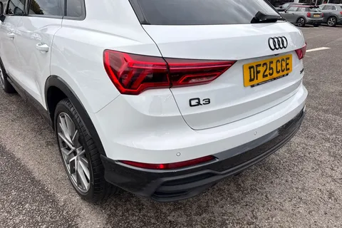 DF25CCE Audi Q3 Black Edition 35 TDI 150 PS S tronic Thumbnail #9