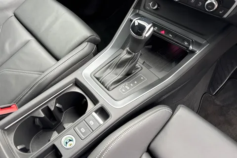 DF25CCE Audi Q3 Black Edition 35 TDI 150 PS S tronic Thumbnail #24