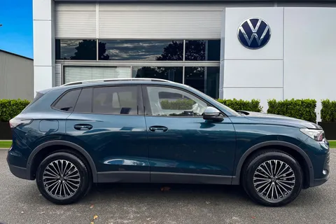 AP25MHO Volkswagen Tiguan Tiguan Match 1.5 eTSI 150 PS  DSG 5 Door | Area View Camera | Electric Tail Thumbnail #4