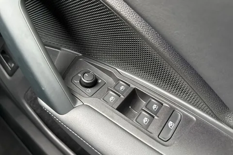AP25MHO Volkswagen Tiguan Tiguan Match 1.5 eTSI 150 PS  DSG 5 Door | Area View Camera | Electric Tail Thumbnail #26