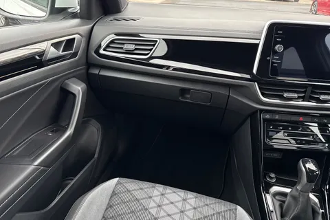 DK25ZPD Volkswagen T-Roc 1.5 TSI R-Line 5dr DSG **KEYLESS ENTRY** Thumbnail #16