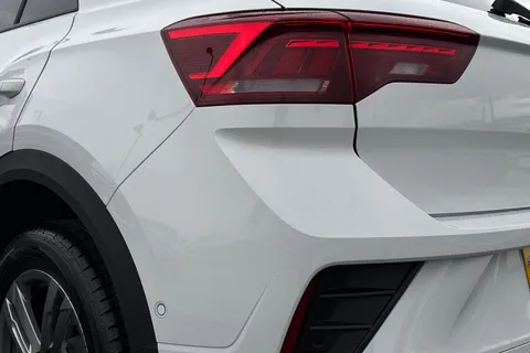 DK25ZPD Volkswagen T-Roc 1.5 TSI R-Line 5dr DSG **KEYLESS ENTRY** Thumbnail #17