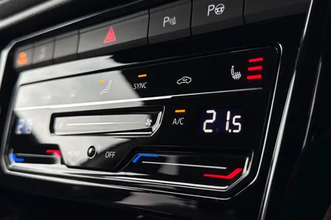 DK25ZPD Volkswagen T-Roc 1.5 TSI R-Line 5dr DSG **KEYLESS ENTRY** Thumbnail #35