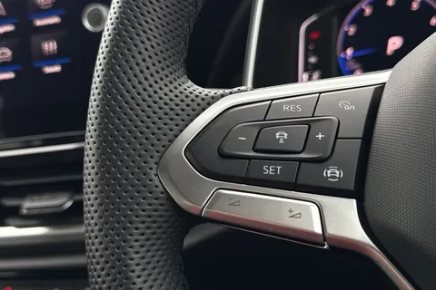 DK25ZPD Volkswagen T-Roc 1.5 TSI R-Line 5dr DSG **KEYLESS ENTRY** Thumbnail #36