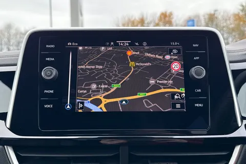 DK25ZPD Volkswagen T-Roc 1.5 TSI R-Line 5dr DSG **KEYLESS ENTRY** Thumbnail #40