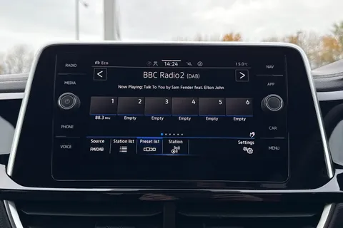 DK25ZPD Volkswagen T-Roc 1.5 TSI R-Line 5dr DSG **KEYLESS ENTRY** Thumbnail #43