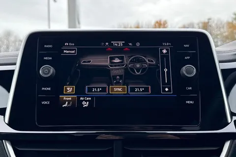 DK25ZPD Volkswagen T-Roc 1.5 TSI R-Line 5dr DSG **KEYLESS ENTRY** Thumbnail #44