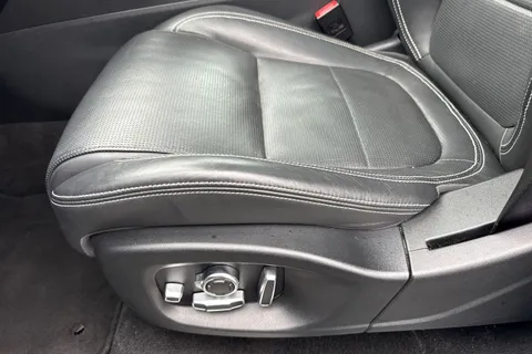 38 of 60 for Jaguar E-Pace 2.0 D180 R-Dynamic HSE Auto AWD Euro 6 (s/s) 5dr