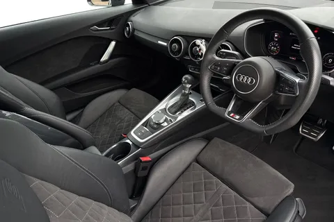 14 of 61 for Audi TT Coup- Black Edition 40 TFSI 197 PS S tronic