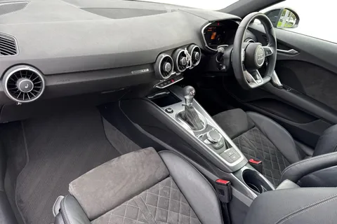 15 of 61 for Audi TT Coup- Black Edition 40 TFSI 197 PS S tronic