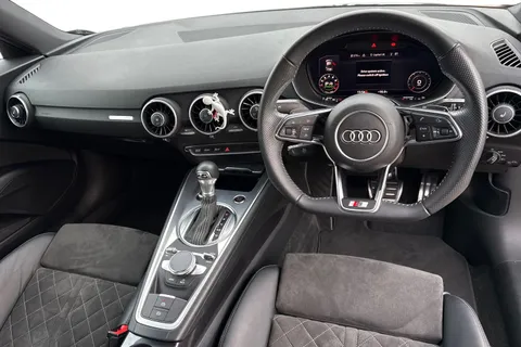 18 of 61 for Audi TT Coup- Black Edition 40 TFSI 197 PS S tronic