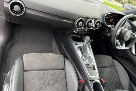 20 of 61 for Audi TT Coup- Black Edition 40 TFSI 197 PS S tronic