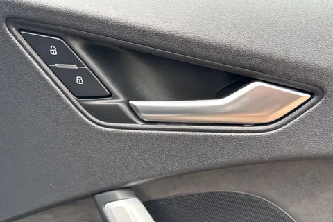 41 of 61 for Audi TT Coup- Black Edition 40 TFSI 197 PS S tronic