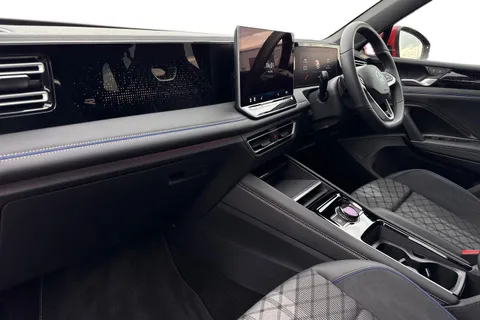 KP25RJZ Volkswagen Tiguan 2.0 TDI R-Line 5dr DSG **PAN ROOF+TOW BAR+IQ HEADLIGHTS+DRIVER ASSIST PACK* Thumbnail #10