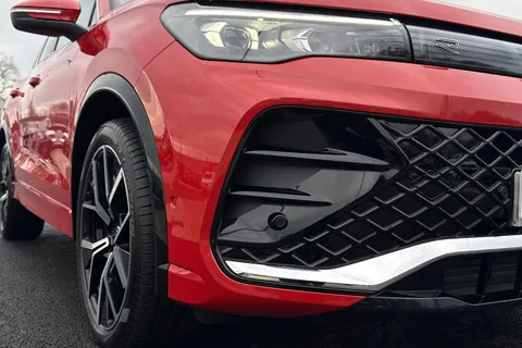 KP25RJZ Volkswagen Tiguan 2.0 TDI R-Line 5dr DSG **PAN ROOF+TOW BAR+IQ HEADLIGHTS+DRIVER ASSIST PACK* Thumbnail #18