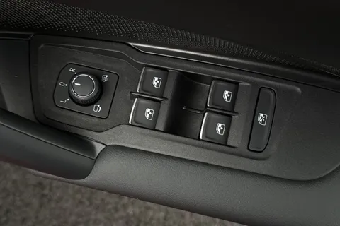 KP25RJZ Volkswagen Tiguan 2.0 TDI R-Line 5dr DSG **PAN ROOF+TOW BAR+IQ HEADLIGHTS+DRIVER ASSIST PACK* Thumbnail #19