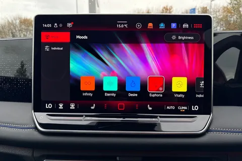 KP25RJZ Volkswagen Tiguan 2.0 TDI R-Line 5dr DSG **PAN ROOF+TOW BAR+IQ HEADLIGHTS+DRIVER ASSIST PACK* Thumbnail #42