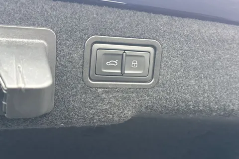 WU20FNY Audi A8 3.0 TDI V6 50 Black Edition Tiptronic quattro Euro 6 (s/s) 4dr Thumbnail #33