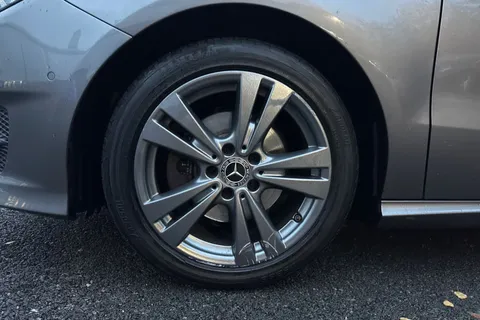 WO68DMX Mercedes-Benz B Class B180 Exclusive Edition Plus 5dr Auto Thumbnail #14