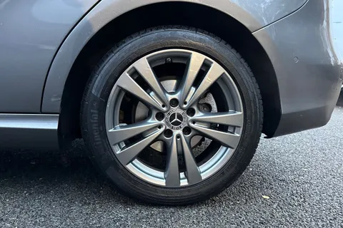 WO68DMX Mercedes-Benz B Class B180 Exclusive Edition Plus 5dr Auto Thumbnail #16