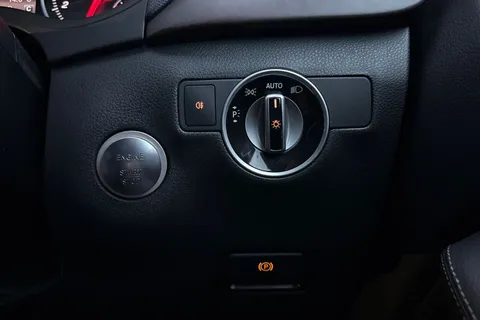 WO68DMX Mercedes-Benz B Class B180 Exclusive Edition Plus 5dr Auto Thumbnail #28