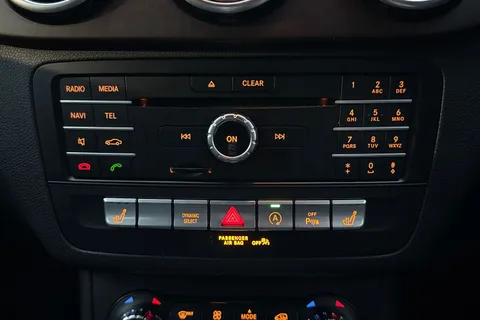 WO68DMX Mercedes-Benz B Class B180 Exclusive Edition Plus 5dr Auto Thumbnail #40