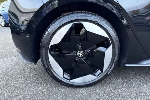 DC25NJE Volkswagen ID.3 150kW Match Pro S 77kWh 5dr Auto | Panoramic Glass Roof  | Ambient Lighting Thumbnail #11