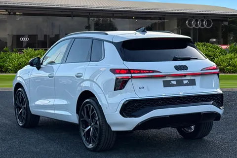 Audi Q3 1.5 e-hybrid Launch Edition S Tronic Euro 6 (s/s) 5dr 26kWh Thumbnail #3