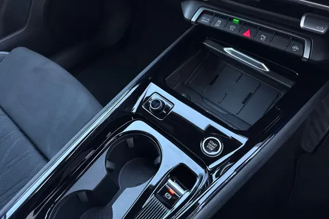 Audi Q3 1.5 e-hybrid Launch Edition S Tronic Euro 6 (s/s) 5dr 26kWh Thumbnail #23