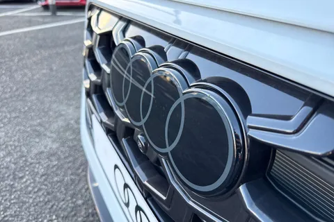 Audi Q3 1.5 e-hybrid Launch Edition S Tronic Euro 6 (s/s) 5dr 26kWh Thumbnail #25