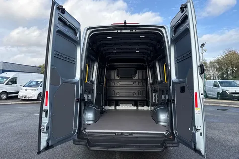 DE75XNP Volkswagen Crafter CR35 Commerce Plus MWB 140 PS Automatic FWD - MY25/LED's/Camera/Alloys Thumbnail #7